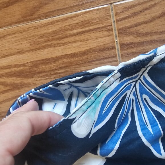 Men’s Swim Trunks | Sz Large | Navy Blue Floral Print with Pockets & Drawstring - Picture 3 of 4